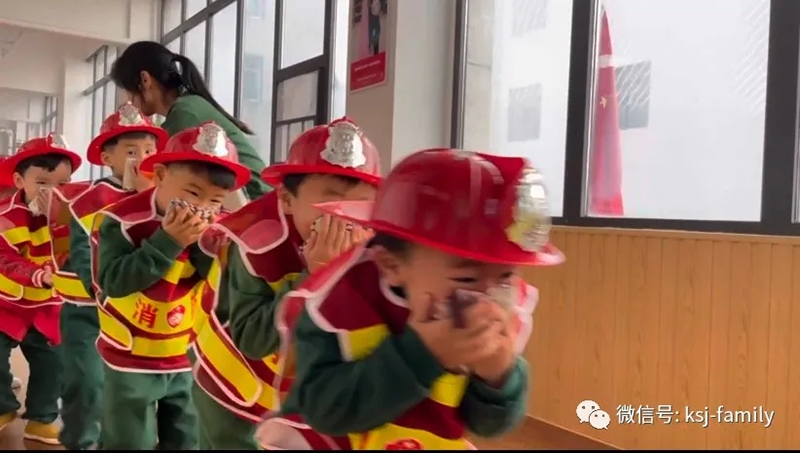 河南信阳跨世纪幼儿园：新(xīn)學(xué)期消防演练活动，“以练為(wèi)战，防患未然”！